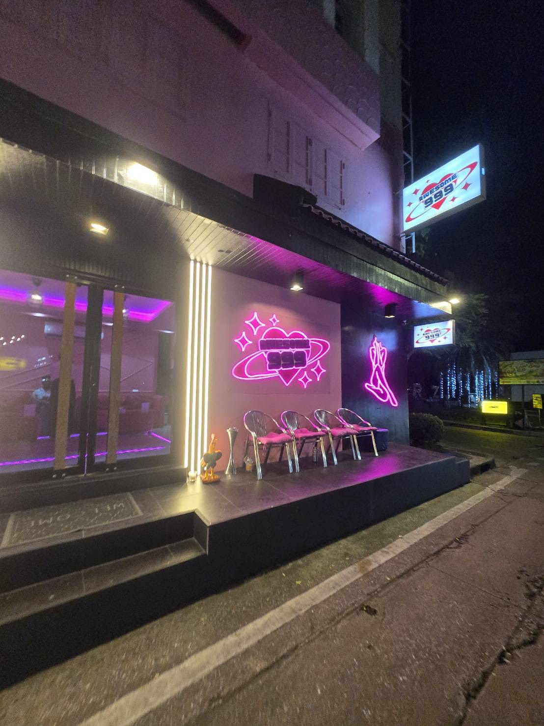 AWESOME999 매장 외관 전경